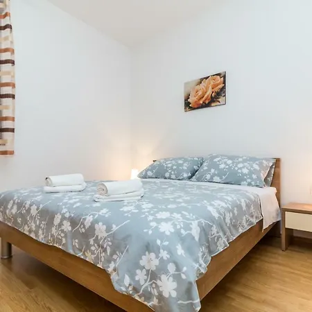 Red Rose Apartment Kastela