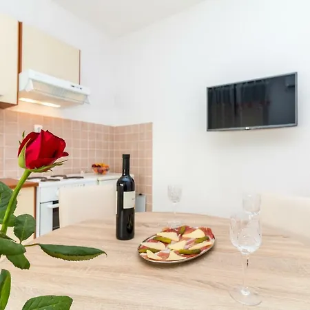Apartment Red Rose