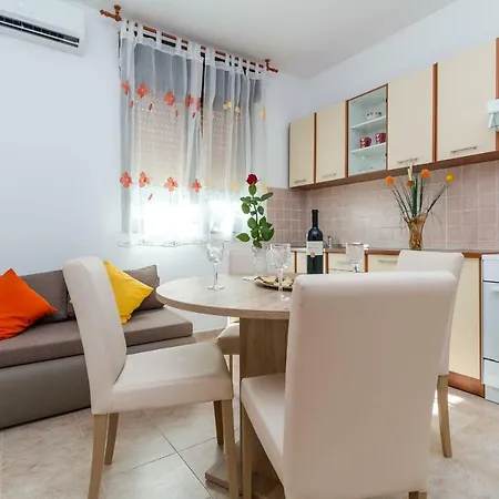 Red Rose Apartment Kastela
